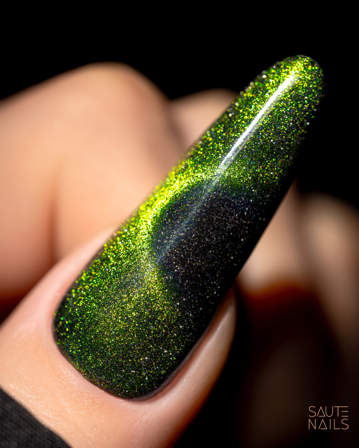 E02 Cat Eye