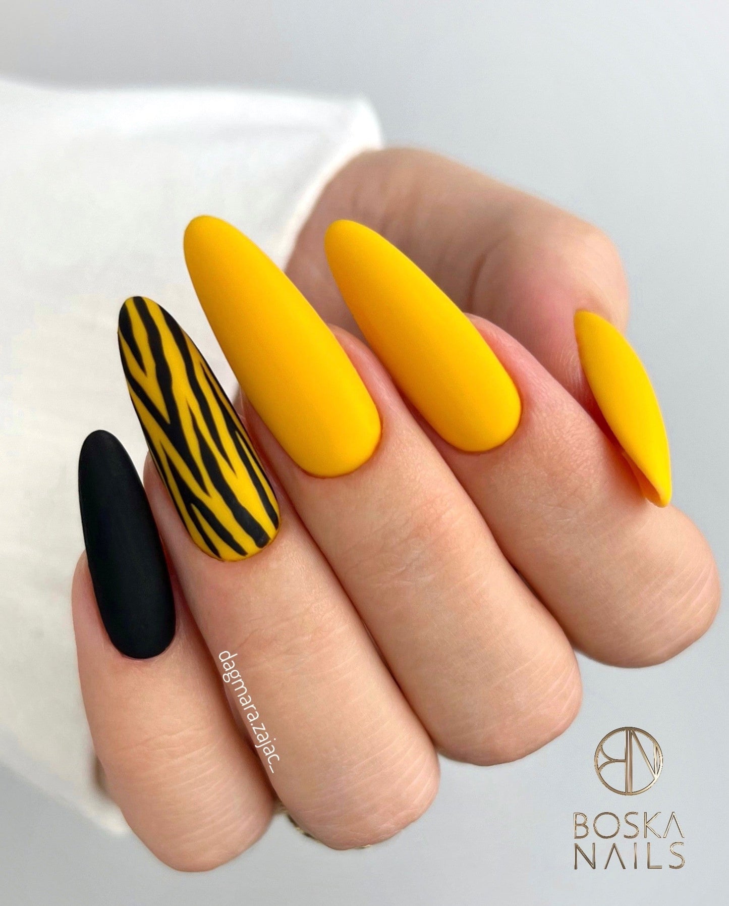 Esmalte Semipermanente Yellow Scarf Nº337 - 6ml